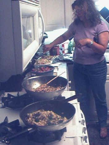 Julie and the Pastas.jpg (43056 bytes)