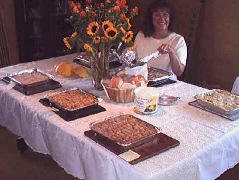 Julie setting table.jpg (43212 bytes)